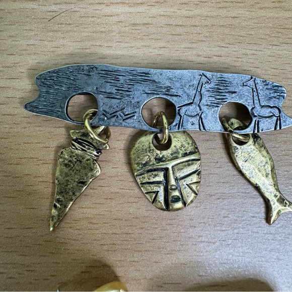 Tribal Mask Brooch and Earrings Bundle Matte Gold Tone Pewter Brass Ethnic Boho - Picture 7 of 10